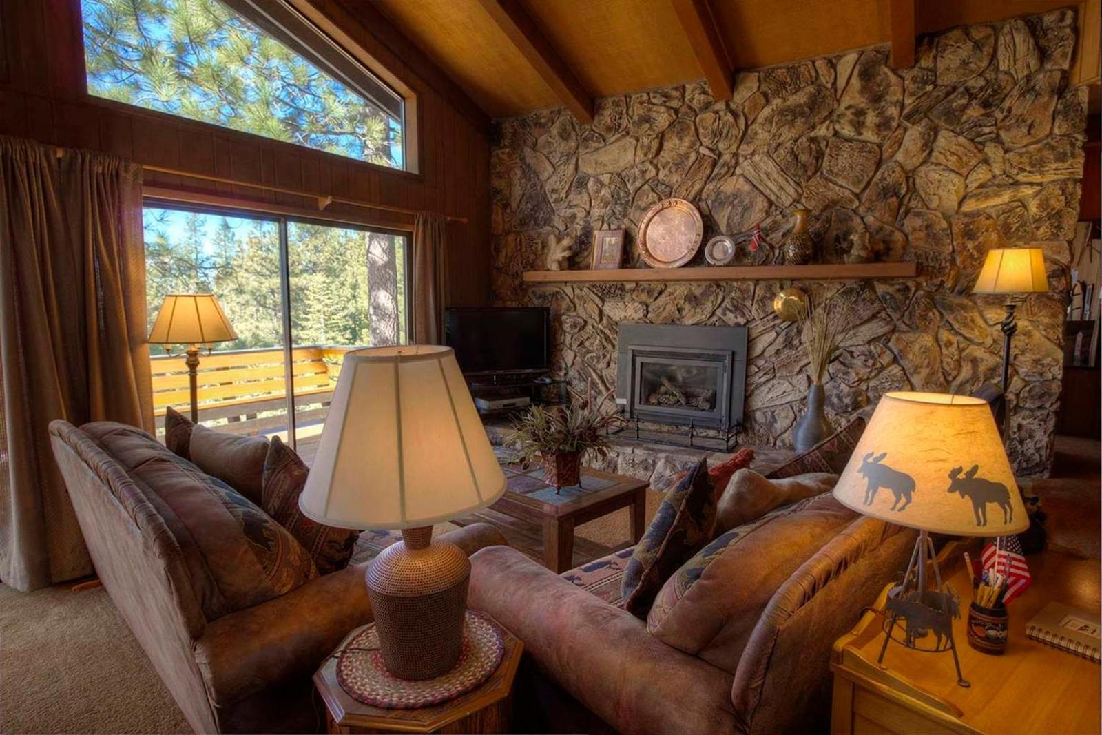 Crest View Chalet by Lake Tahoe Accommodations Main image 2